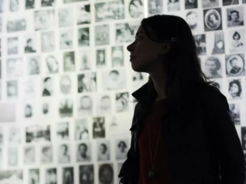 Quand le silence menace de revenir : transmettre la mémoire à une génération qui pense tout savoir